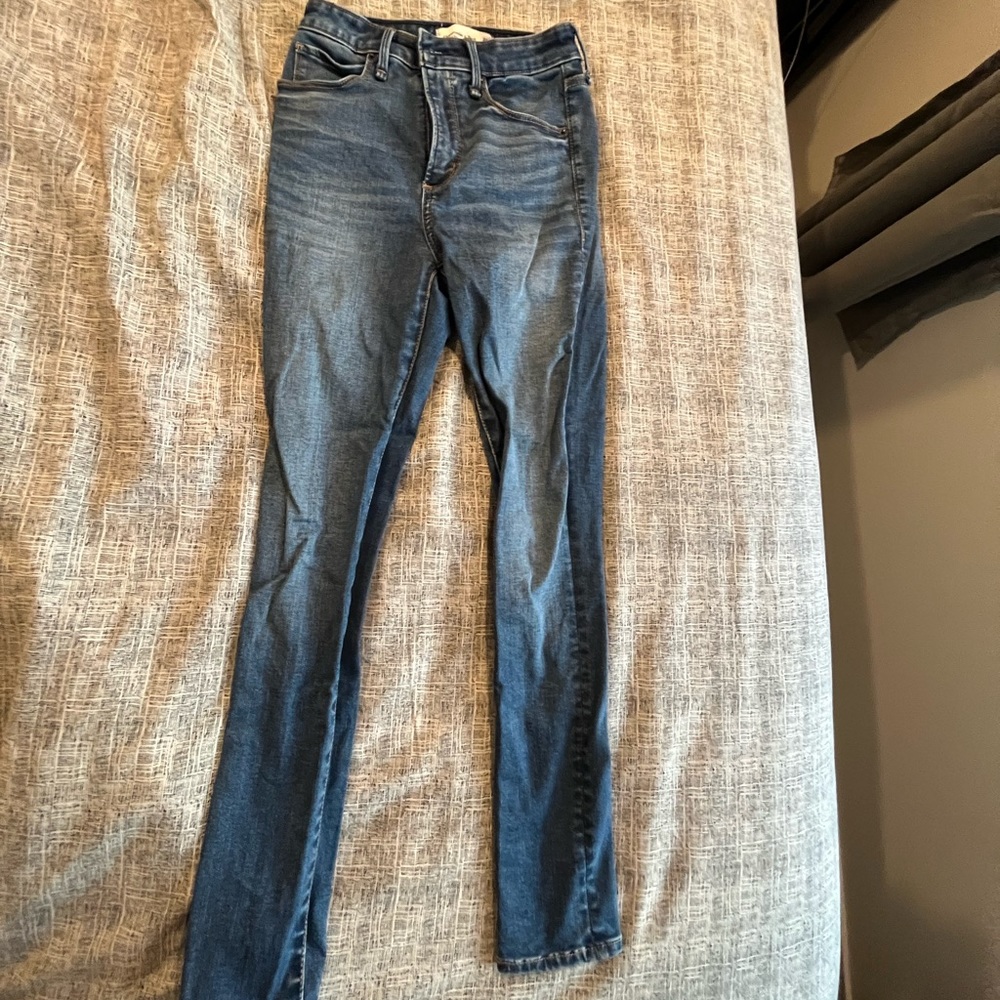 *SOLD* Abercrombie & Fitch Skinny Jean